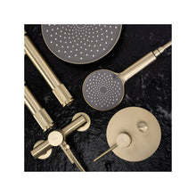 Zuhanyszett rejtett Rea Lungo Stripe Gold Brush + box
